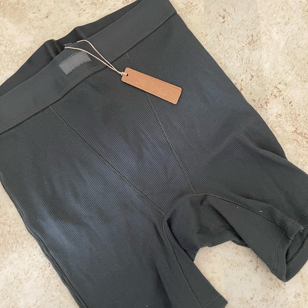 SKIMS Ribbed Short - Picture 4 of 4